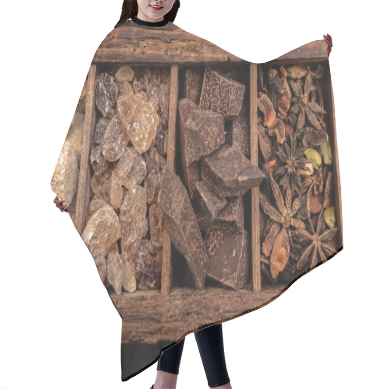 Personality  Close-up Shot Of Wooden Box With Various Spices On Table Hair Cutting Cape