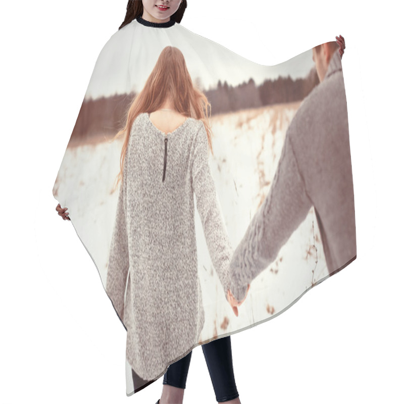 Personality  Couple Walking In Cold Field Hair Cutting Cape