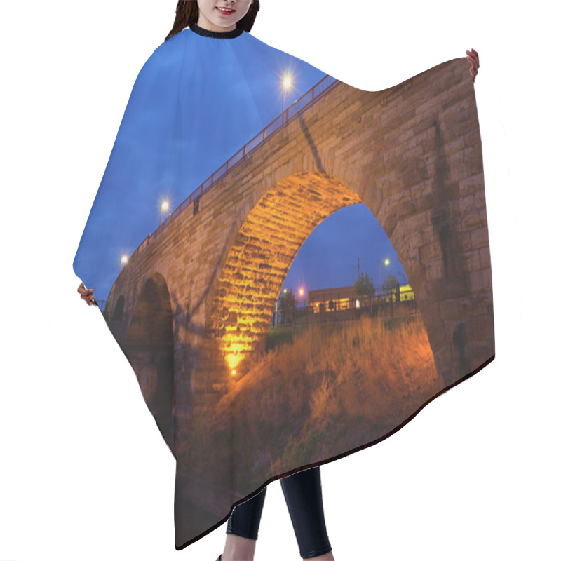 Personality  Stone Arch Bridge Hair Cutting Cape