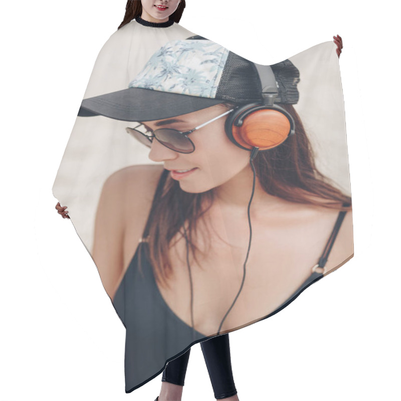 Personality  Music With Headphones Hair Cutting Cape