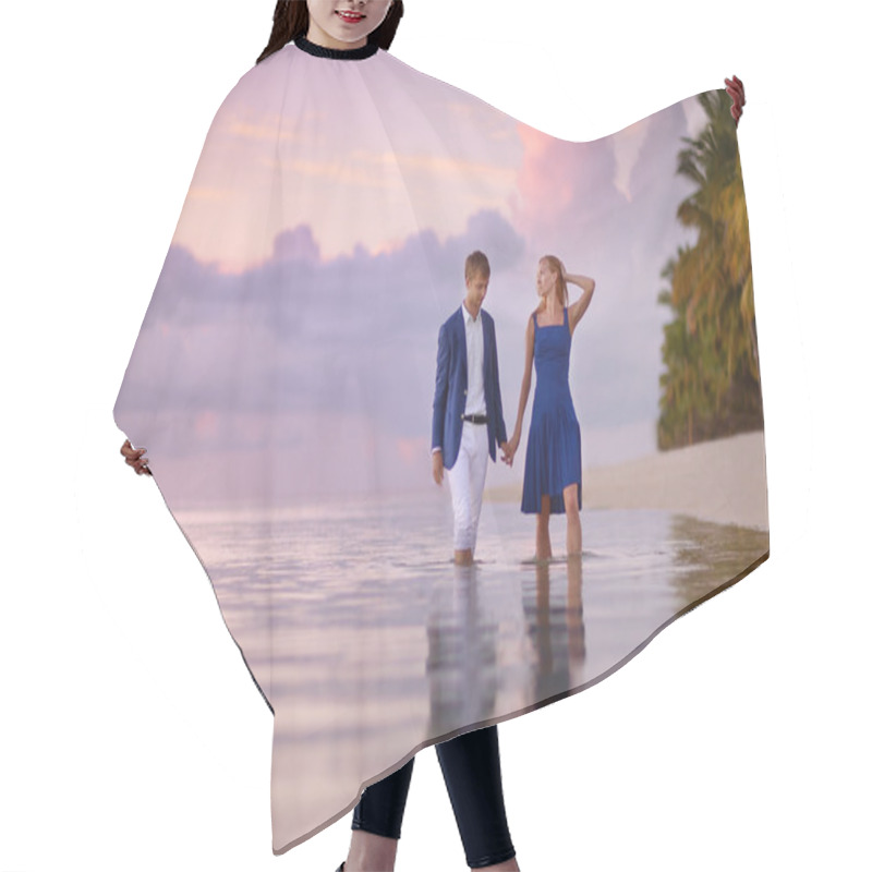 Personality  Beautiful Romantic Couple On A Tropical Beach Hair Cutting Cape