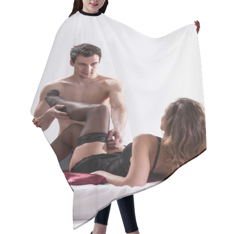 Personality  Man Undressing His Woman Hair Cutting Cape