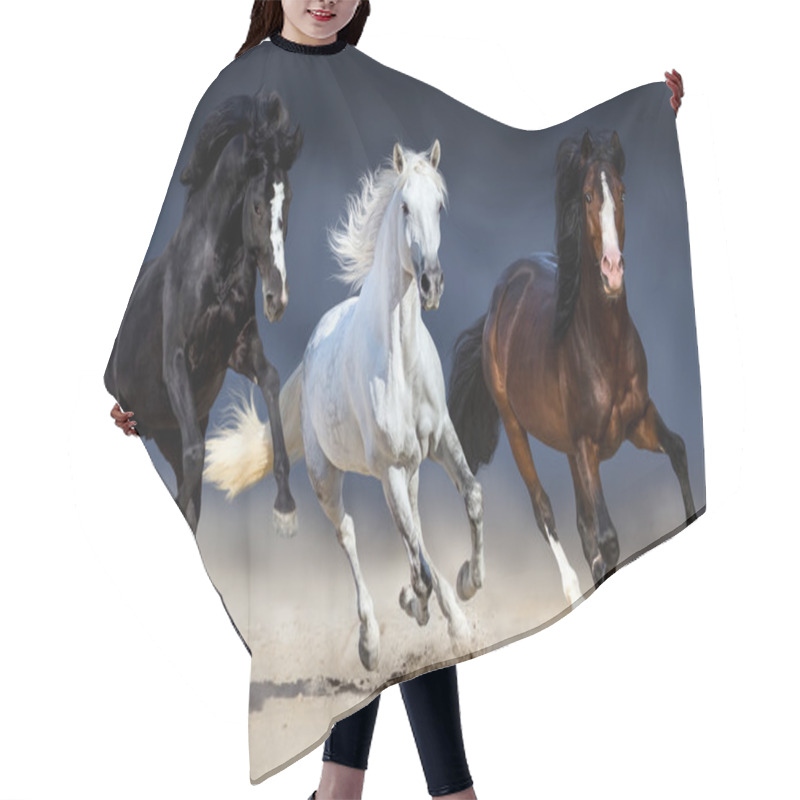 Personality  Horse Run Fast Hair Cutting Cape