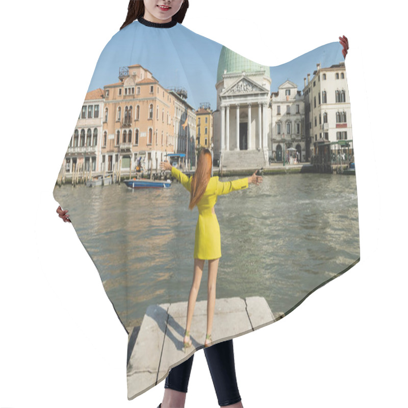 Personality  Back View Of Woman In Yellow Clothes Standing With Outstretched Hands On Pier Of Venetian Grand Canal Hair Cutting Cape