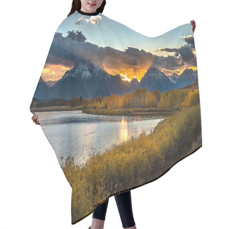 Personality  Oxbow Bend Turn Out Hair Cutting Cape