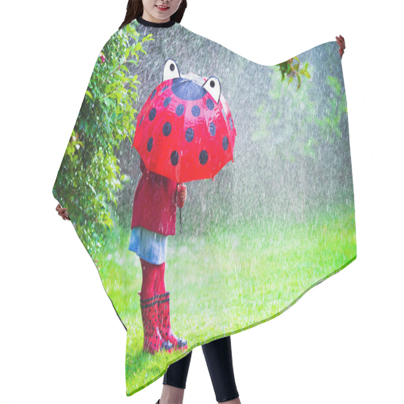 Personality  Little Girl With Umbrella Playing In The Rain Hair Cutting Cape