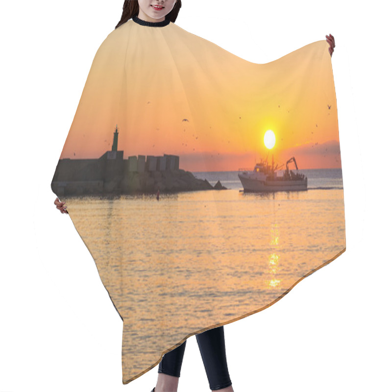 Personality  Fishing Boat Arriving Hair Cutting Cape