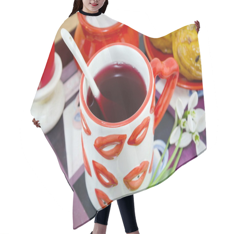 Personality  Lip Patterned Tea Mug And Corn Bread Closeup Hair Cutting Cape