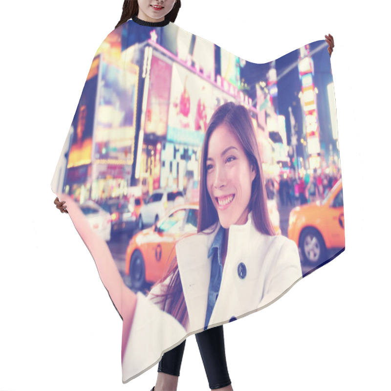 Personality  Woman Taking Selfie In New York Hair Cutting Cape