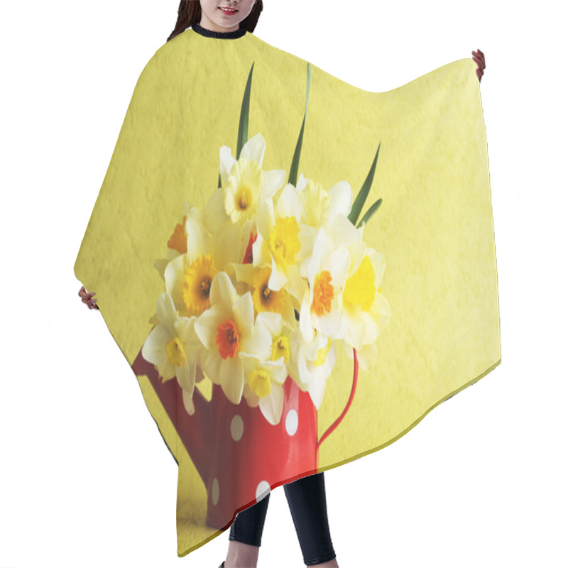 Personality  Fresh Narcissus Flowers On Yellow Wallpaper Background Hair Cutting Cape