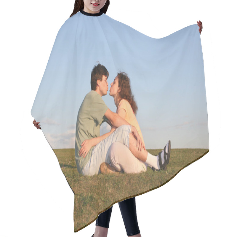 Personality  Kiss Couple Hair Cutting Cape