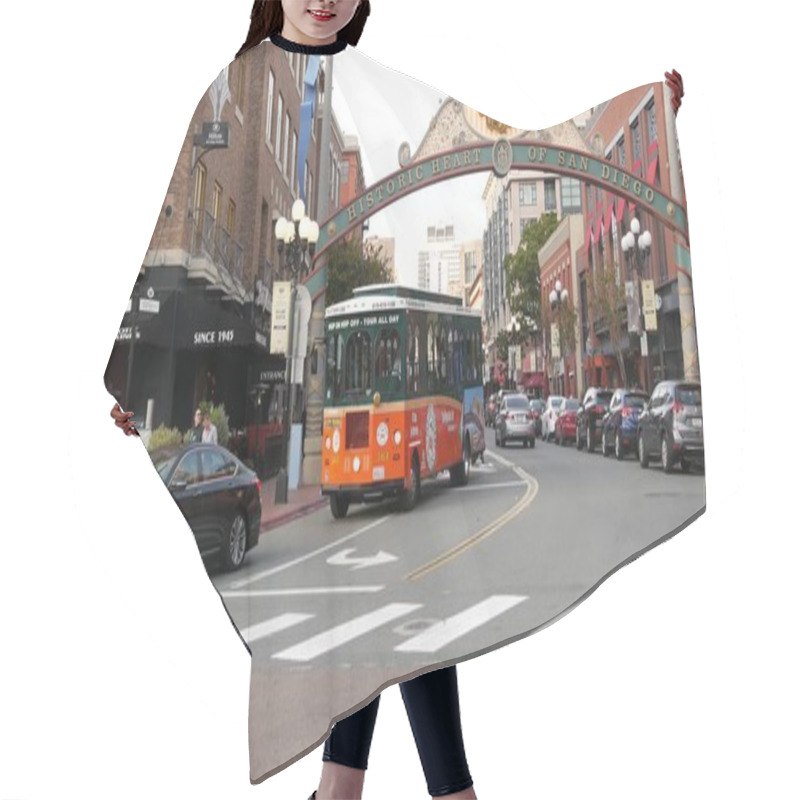 Personality  SAN DIEGO, CALIFORNIA USA - 30 JAN 2020: Gaslamp Quarter Historic Entrance Arch Sign On 5th Avenue. Orange Iconic Retro Trolley, Hop-on Hop-off Bus And Tourist Landmark, Old Town Sightseeing Tour. Hair Cutting Cape