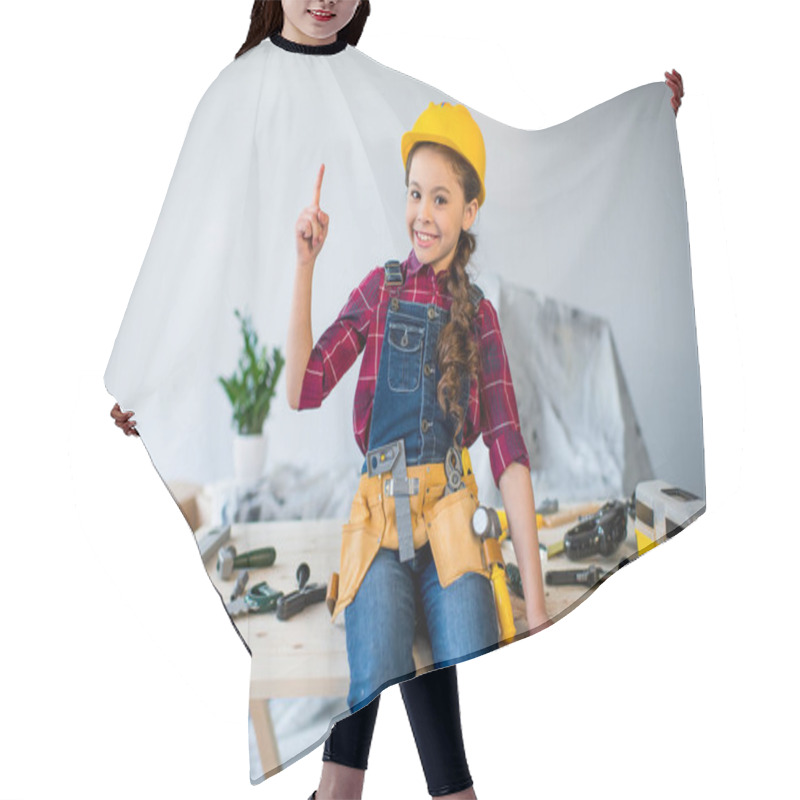 Personality  Little Girl In Tool Belt Hair Cutting Cape