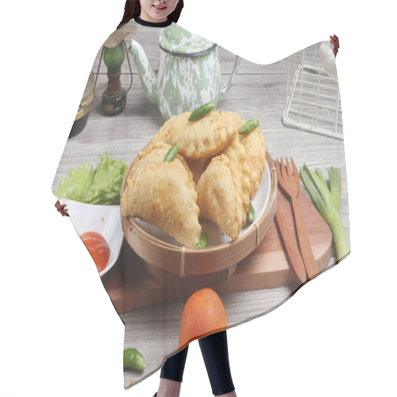 Personality  Pastel Snack Filled With Rice Vermicelli And Vegetables Hair Cutting Cape