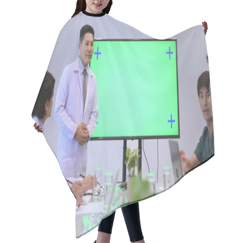 Personality  Medical Concept. The Doctor Is Presenting The Work On The Green  Hair Cutting Cape