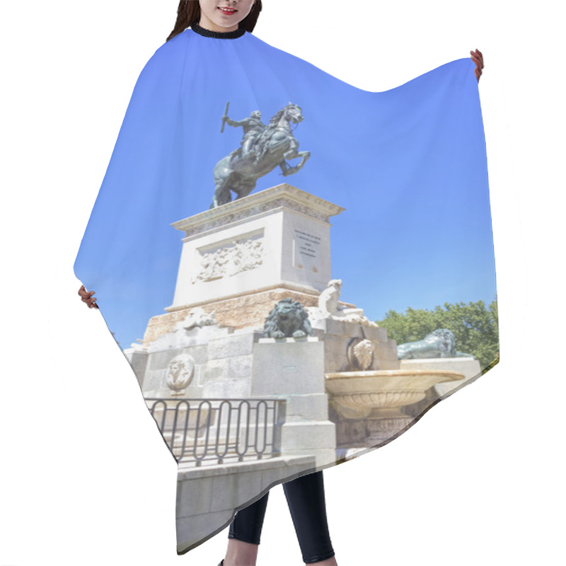 Personality  Madrid. Equestrian Sculpture Of King Of Spain Philip II Hair Cutting Cape