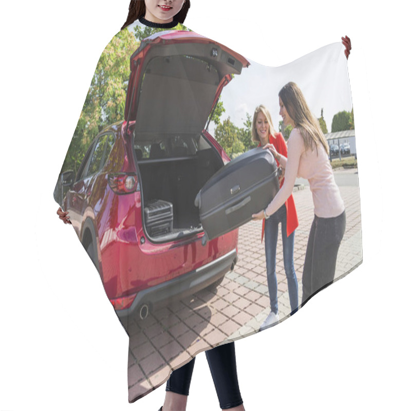 Personality  Girls Put Travel Suitcase Into Big Trunk Of Car Hair Cutting Cape