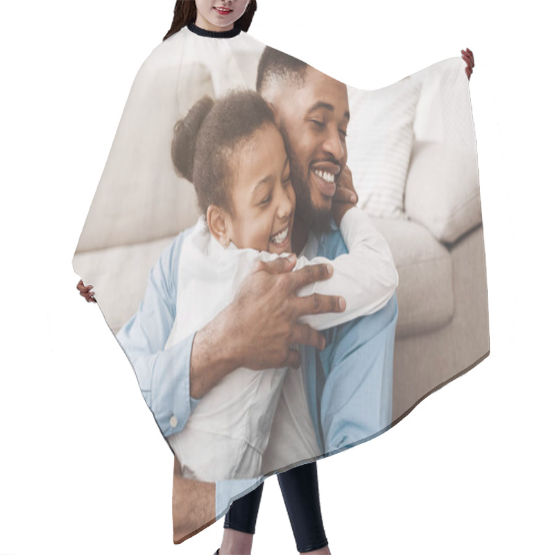 Personality  Cute Daughter Hugging Father With Love And Tenderness Hair Cutting Cape