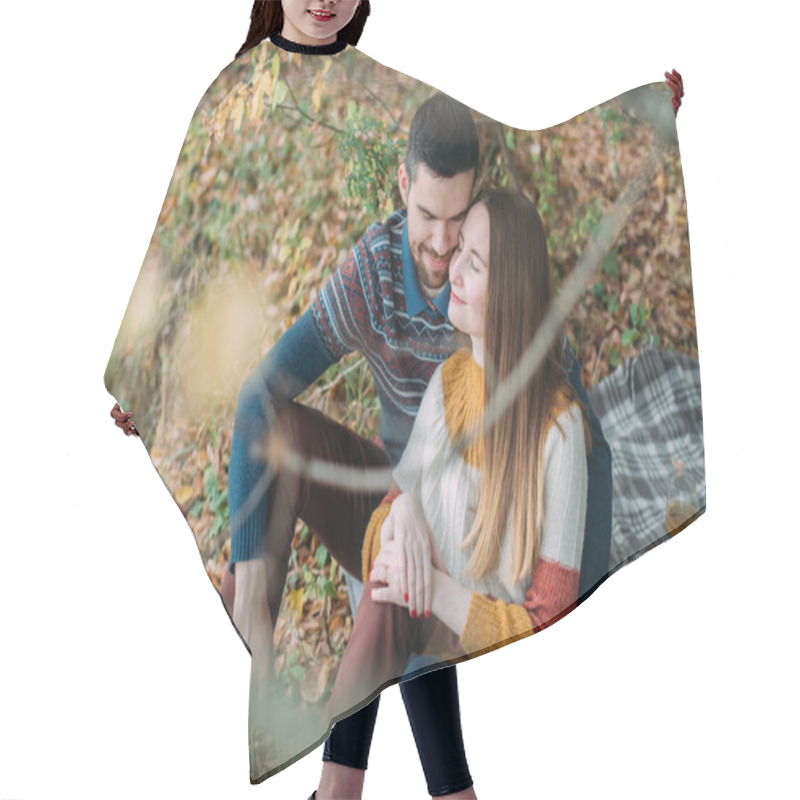 Personality  A Loving Couple On A Date On A Picnic On The Lake. Young Man And Woman Sit On A Blanket With Wine And Fruits Near The Water In The Park In Autumn. A Young Family Is Celebrating An Anniversary. Hair Cutting Cape