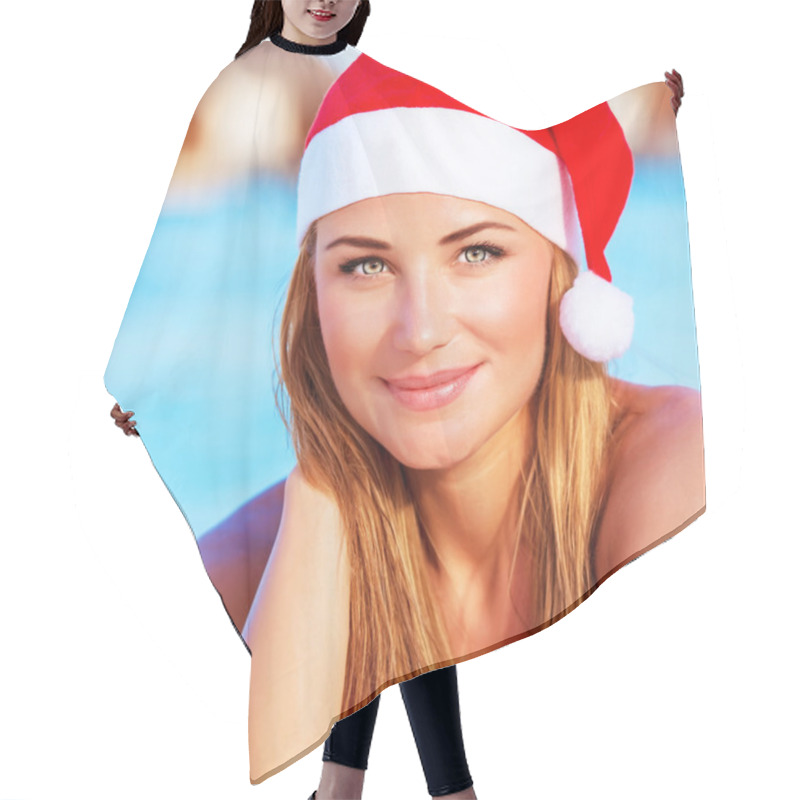 Personality  Woman Celebrate Christmas On Maldives Hair Cutting Cape