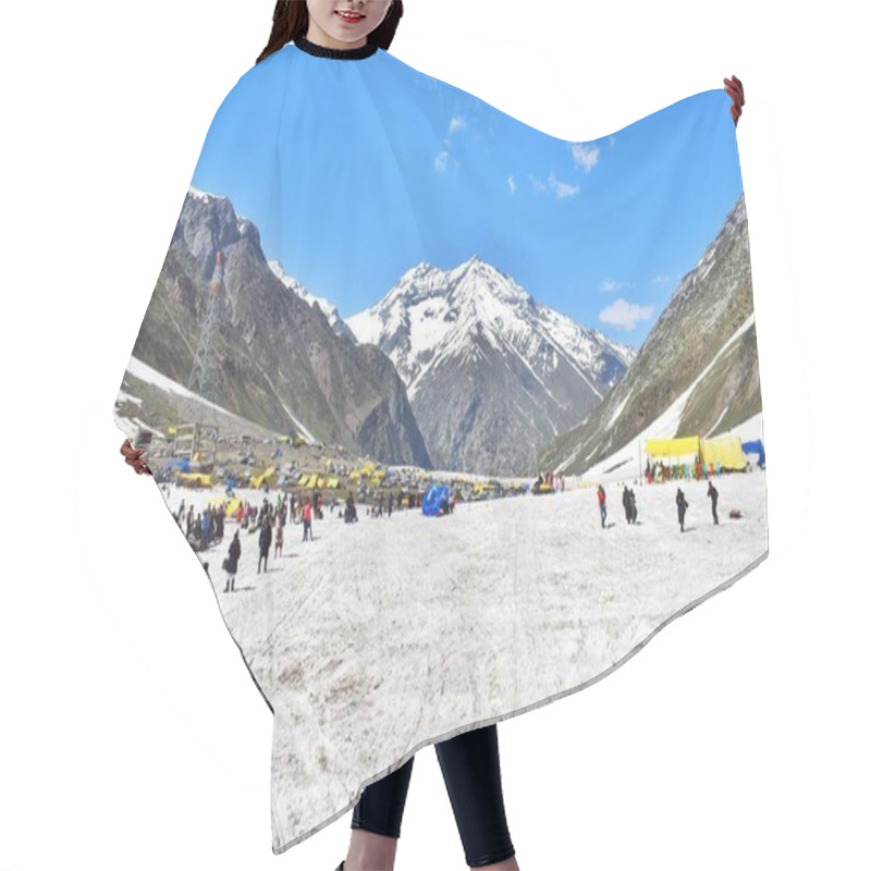 Personality  Zero-point, Which Lies Around 25 Kilometres From Sonamarg, Is Where Ladakh Officially Begins On The Road Connecting Srinagar With Leh.Tourist Witnesses Huge Rush And Enjoying On Snow On 19, May, 2023. Hair Cutting Cape