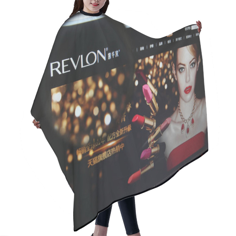 Personality  A Chinese Netizen Browses The Chinese Website Of Cosmetics Brand Revlon In Shanghai, China, 2 January 2014 Hair Cutting Cape