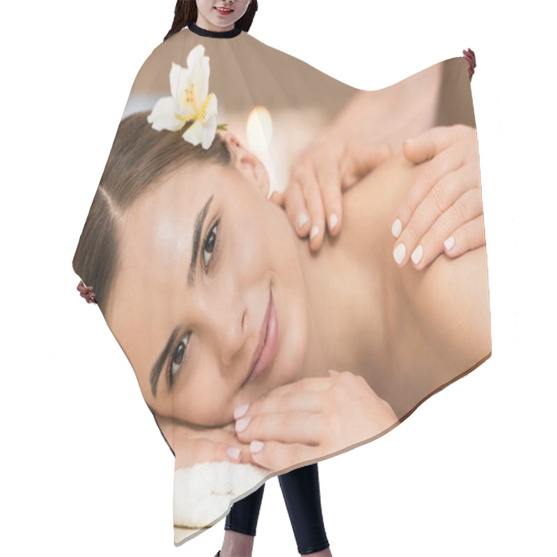 Personality  Attractive Woman Having Massage Hair Cutting Cape