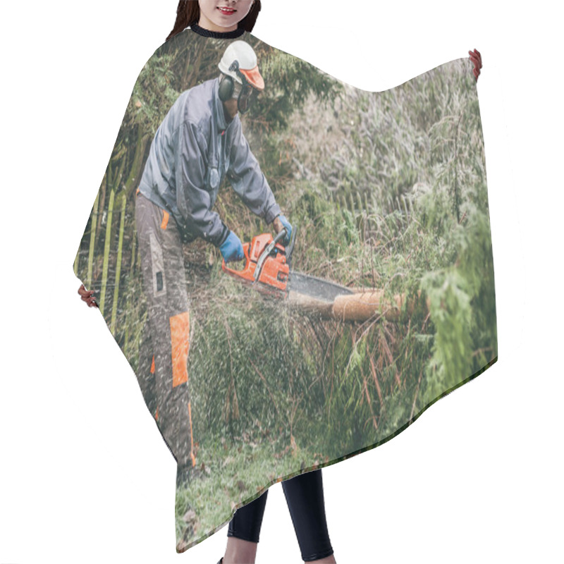 Personality  Professional Gardener Using Chainsaw Hair Cutting Cape