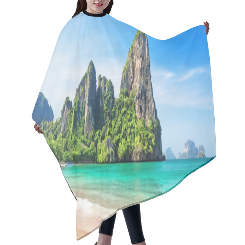 Personality  Panorama Of Beautiful Sand Railay Beach And Thai Traditional Wooden Longtail Boat In Krabi Province. Ao Nang, Thailand. Hair Cutting Cape