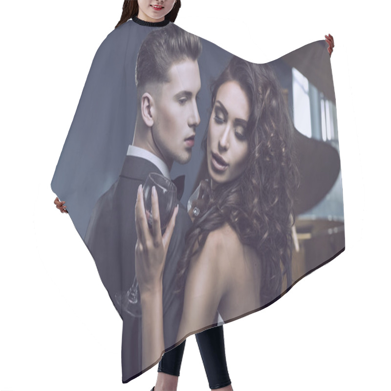 Personality  Sexy Couple Hugging Hair Cutting Cape