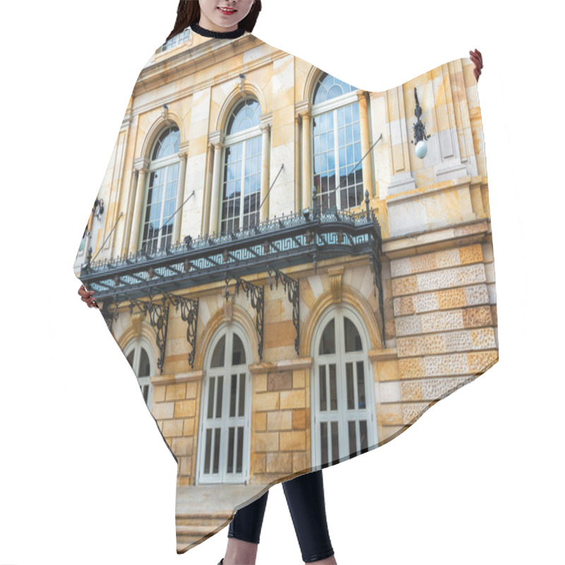 Personality  Colon Theater Facade Hair Cutting Cape