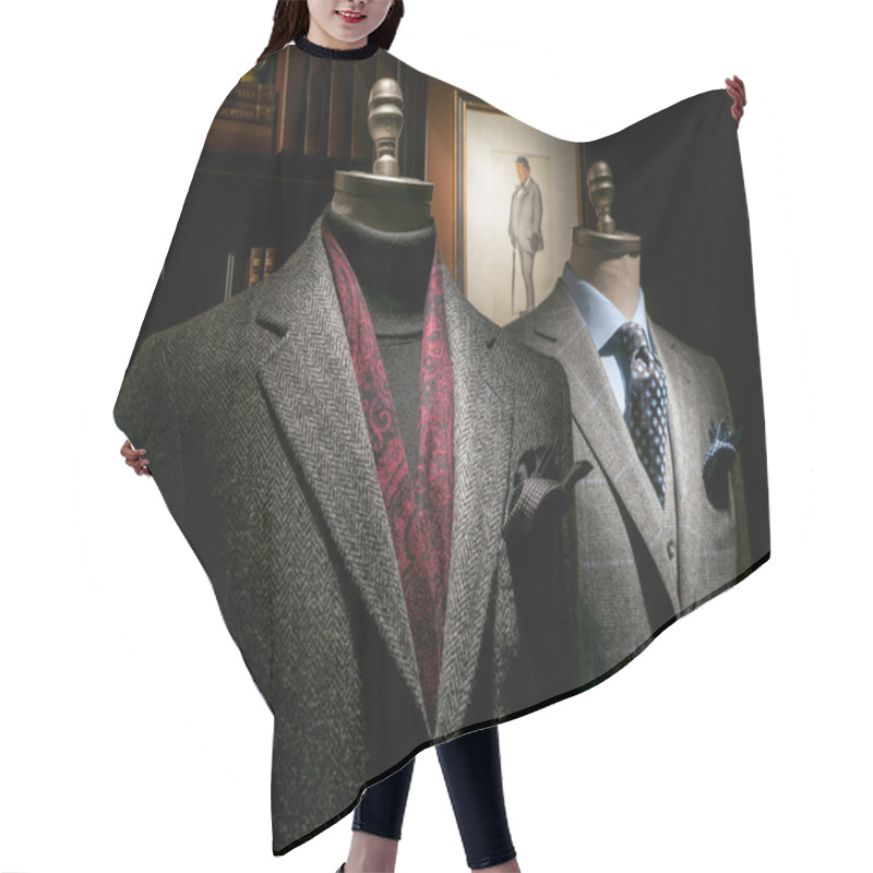 Personality  Two Mannequins In Coat And Suit Hair Cutting Cape