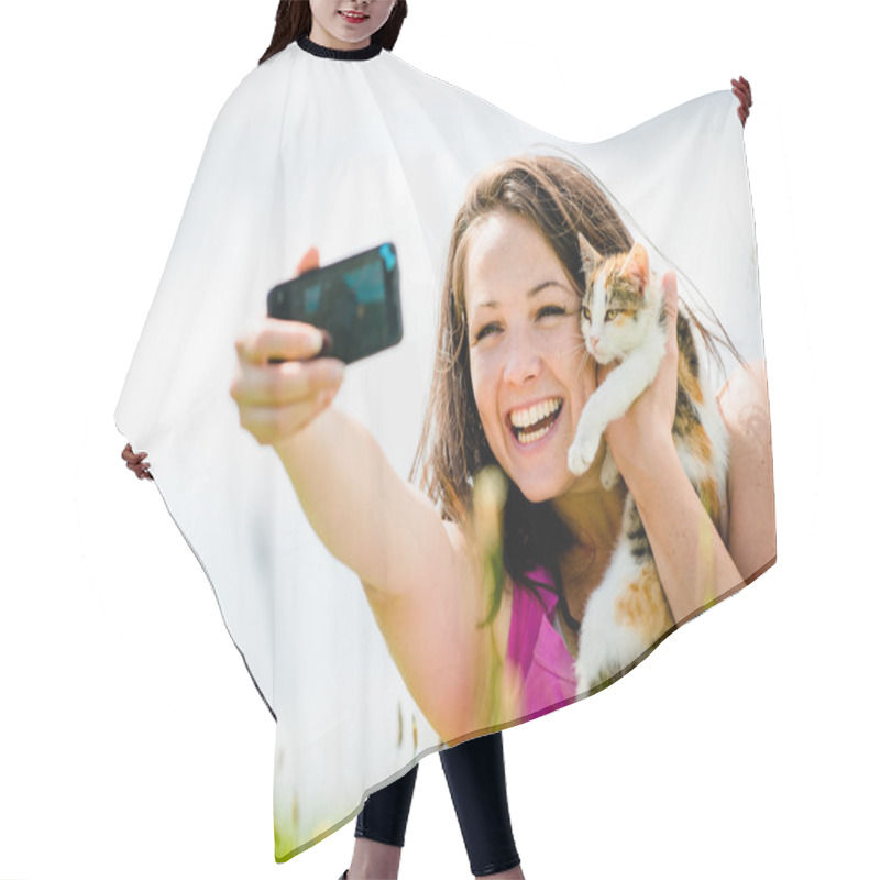 Personality  Selfie Woman And Cat Hair Cutting Cape