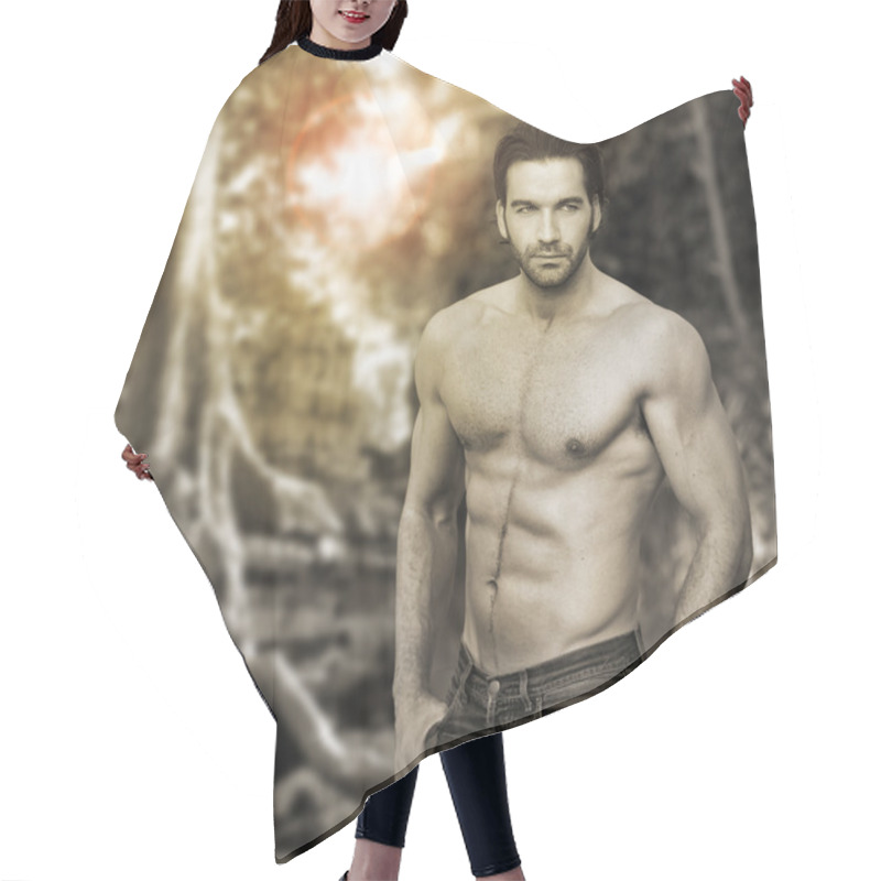 Personality  Sexy Man With Muscular Body Hair Cutting Cape