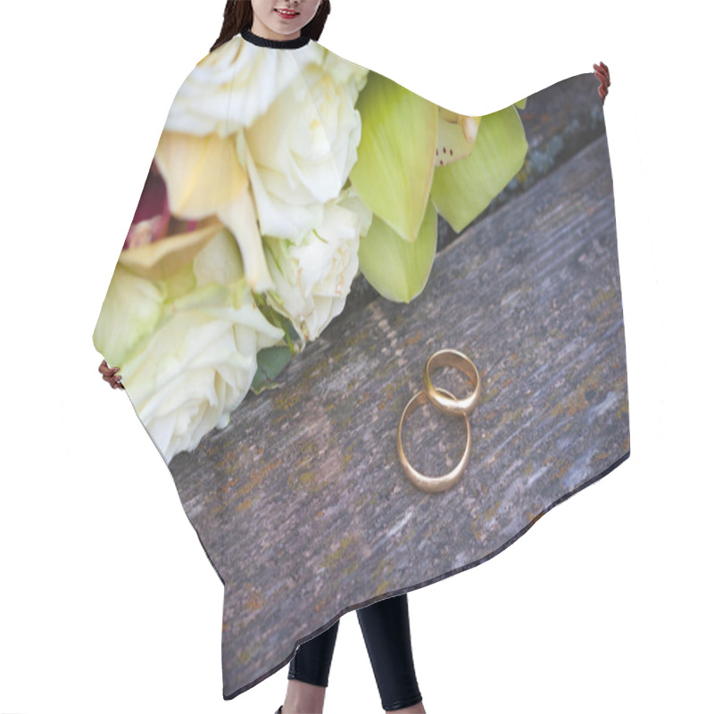 Personality  Wedding Rings And White Roses Wedding Bouquet Hair Cutting Cape