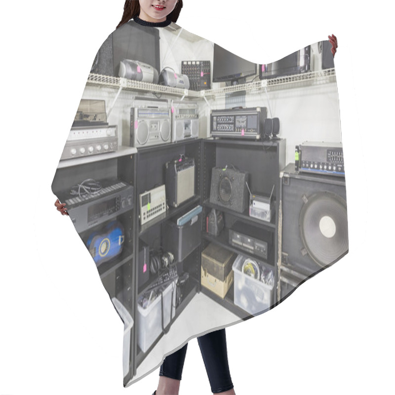 Personality  Interior Music And Electronics Store Hair Cutting Cape