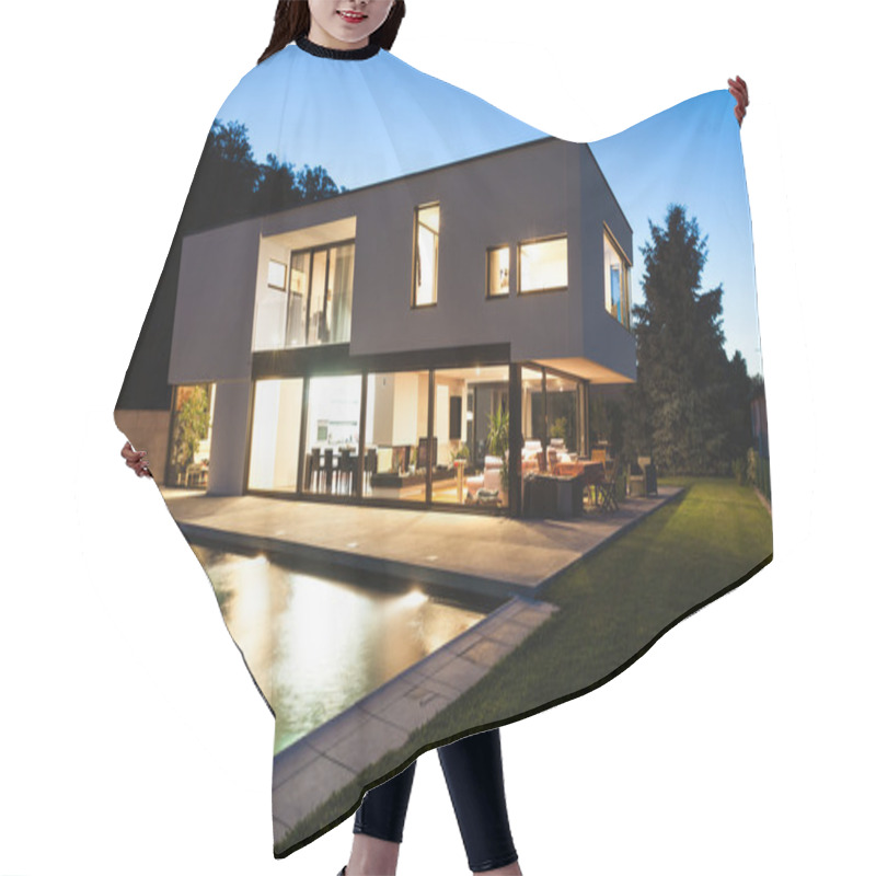 Personality  Modern Villa By Night Hair Cutting Cape