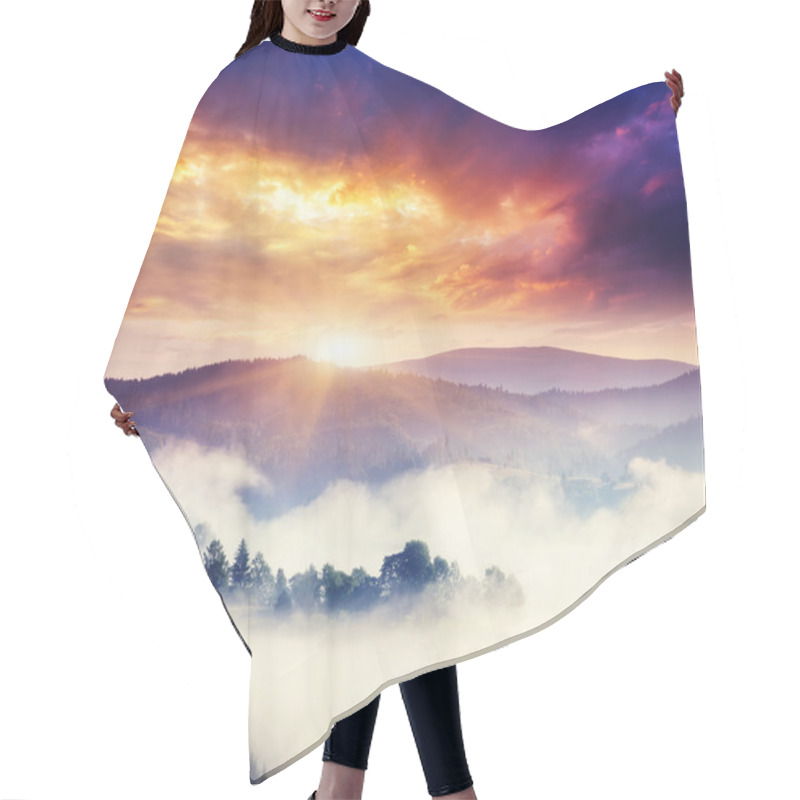 Personality  Fantastic Sunny Hills Hair Cutting Cape