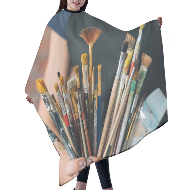 Personality  Artist Art Supplies Tools Woman Paintbrushes Bunch Hair Cutting Cape