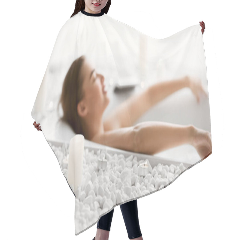 Personality  Woman Lying In Bath With Foam And Candles Hair Cutting Cape