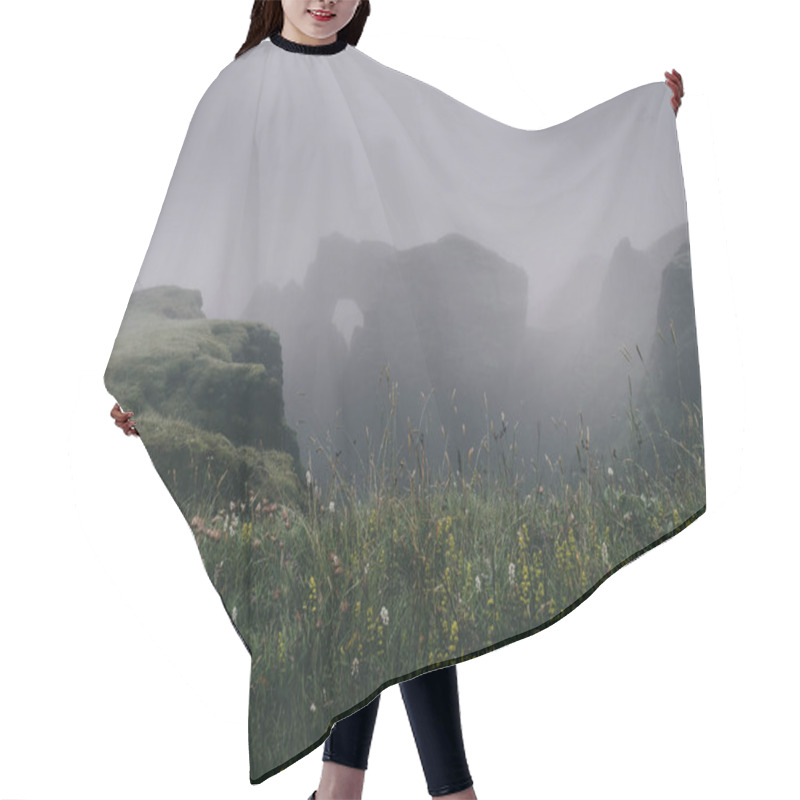 Personality  Grass Hair Cutting Cape