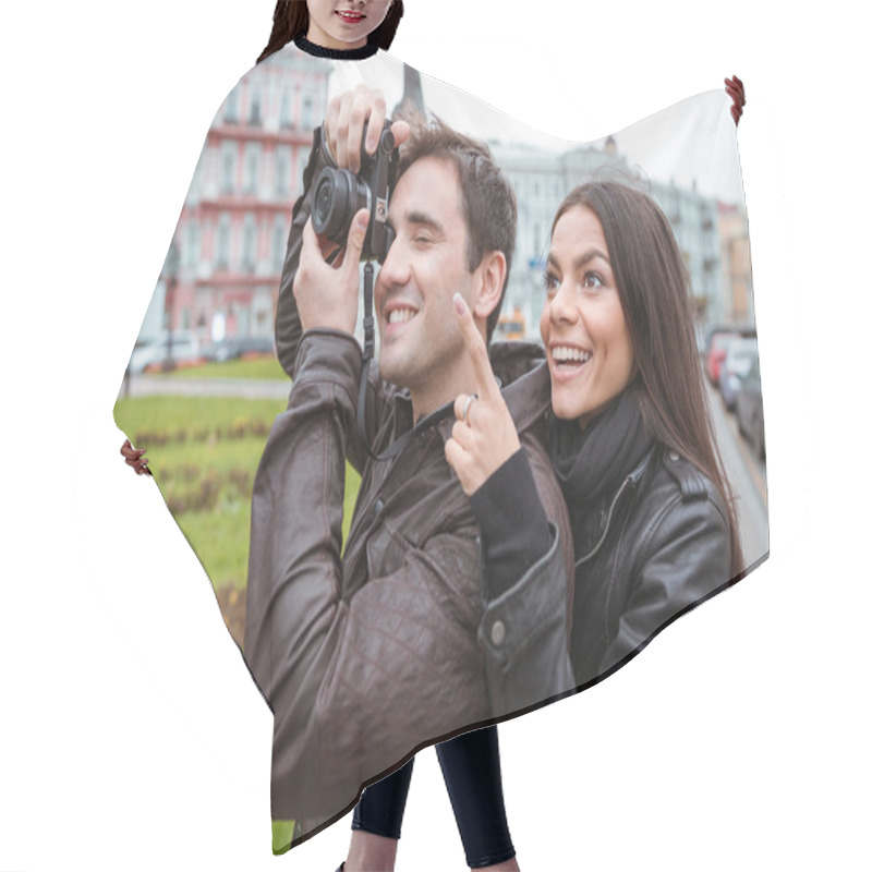 Personality  Couple Traveling And Making Photo On Camera Hair Cutting Cape