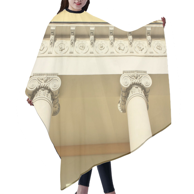 Personality  Facade In Classical Style Hair Cutting Cape