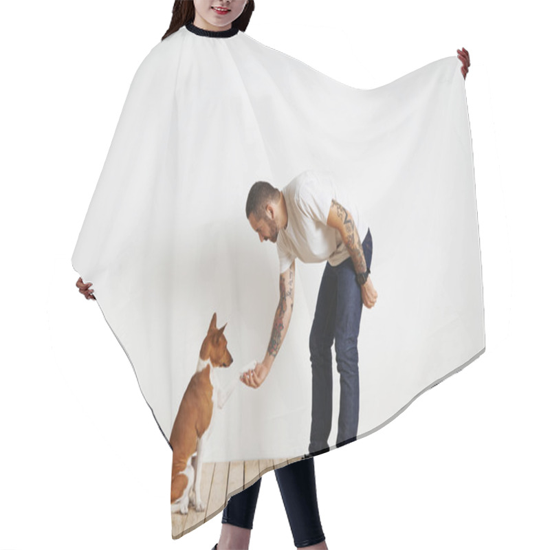 Personality  Dog To Give Paw To Owner Hair Cutting Cape