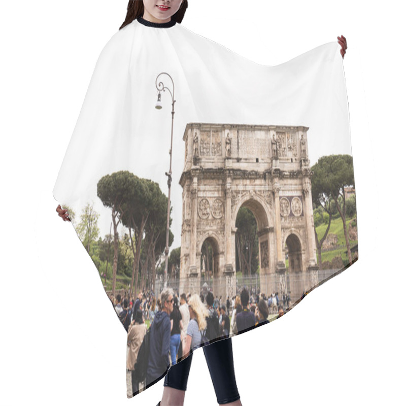 Personality  ROME, ITALY - JUNE 28, 2019: Crowd Of Tourists Near Arch Of Constantine Hair Cutting Cape