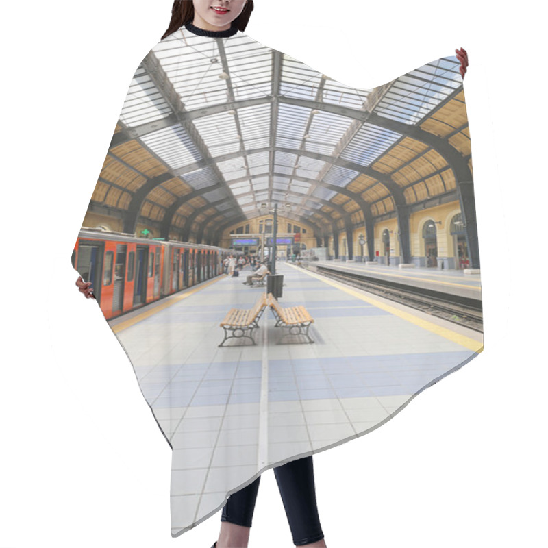 Personality  Piraeus Train Station Hair Cutting Cape