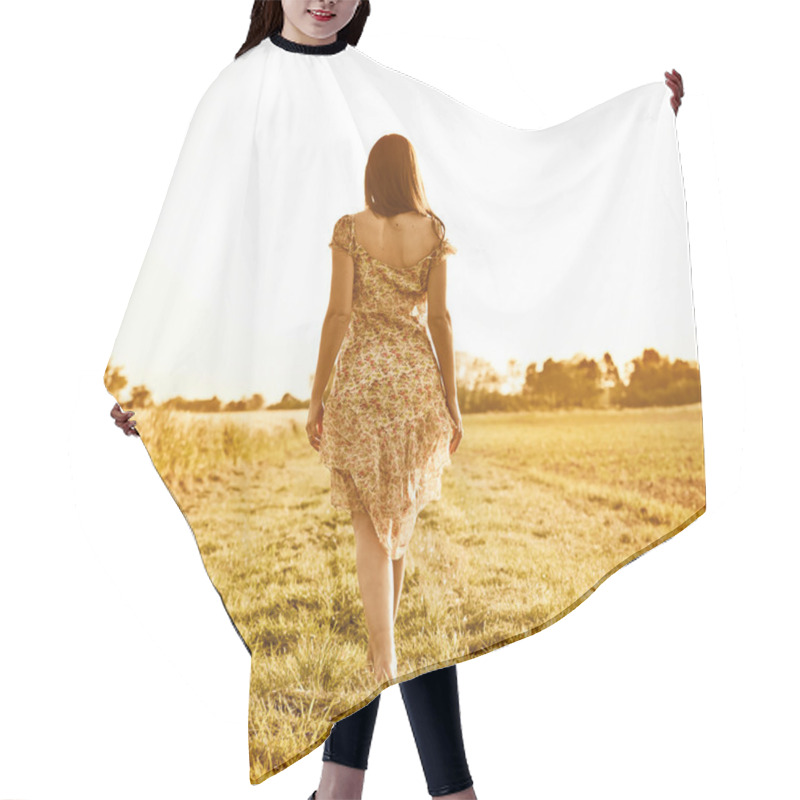 Personality  Woman Walking Away Hair Cutting Cape