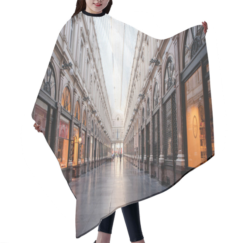 Personality  Royal Galleries Of Saint-Hubert Hair Cutting Cape