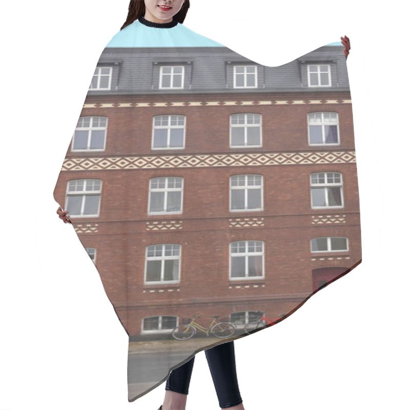 Personality  Face Of A Red Bricked House Hair Cutting Cape