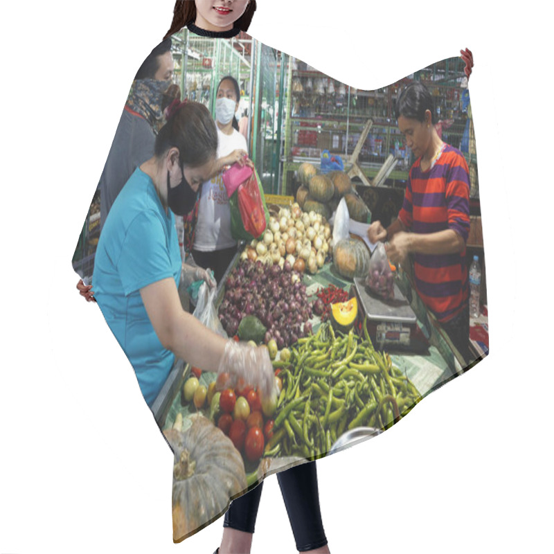 Personality  Antipolo City, Philippines - March 31, 2020: Customers Buy Fresh Food Supplies At A Market While Wearing Face Mask And Plastic Gloves During The Corono Virus Or Covid 19 Virus Outbreak. Hair Cutting Cape